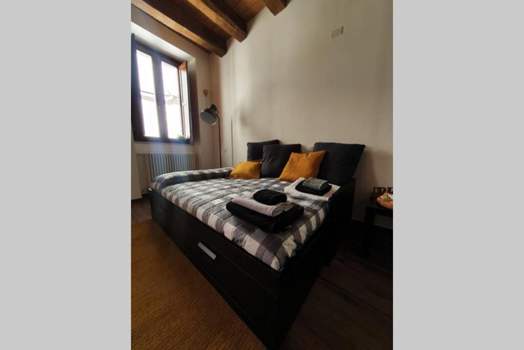 Il Caddi - Caratteristico Monolocale In Pieno Centro Storico Appartement LʼAquila Buitenkant foto