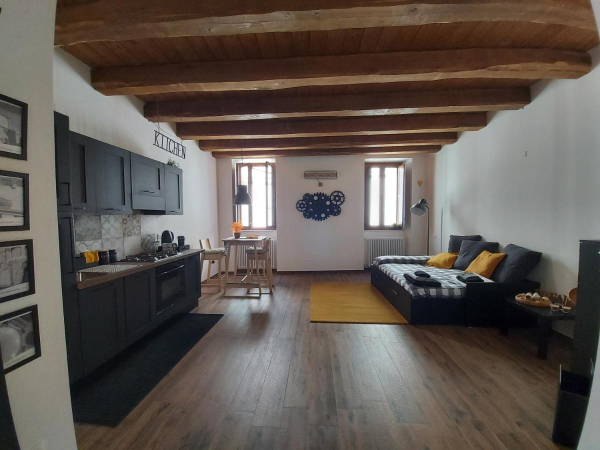 Il Caddi - Caratteristico Monolocale In Pieno Centro Storico Appartement LʼAquila Buitenkant foto